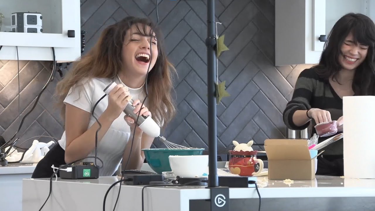 10/21/22 Bonnierabbit - Baking w Emiru (an EsfandTV Production)