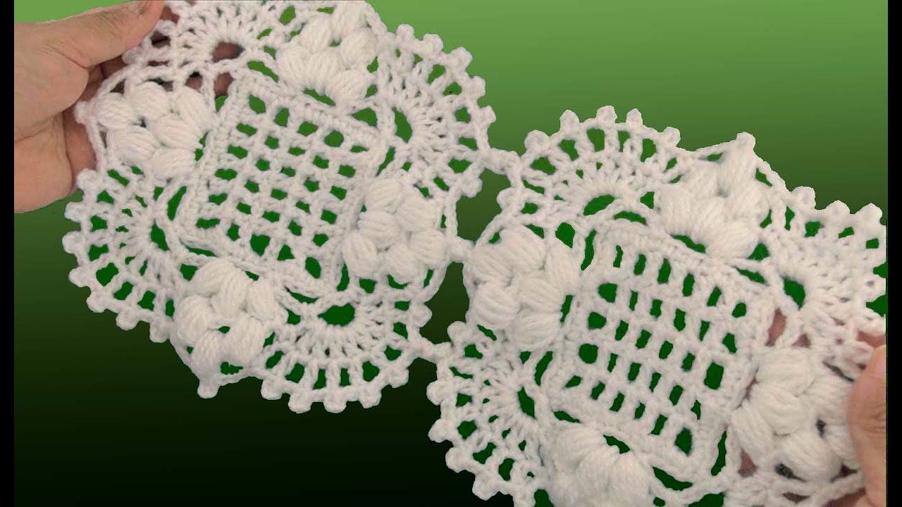 Centro de mesa tapete carpeta mantel o colcha en Crochet motivo de flores tejidas