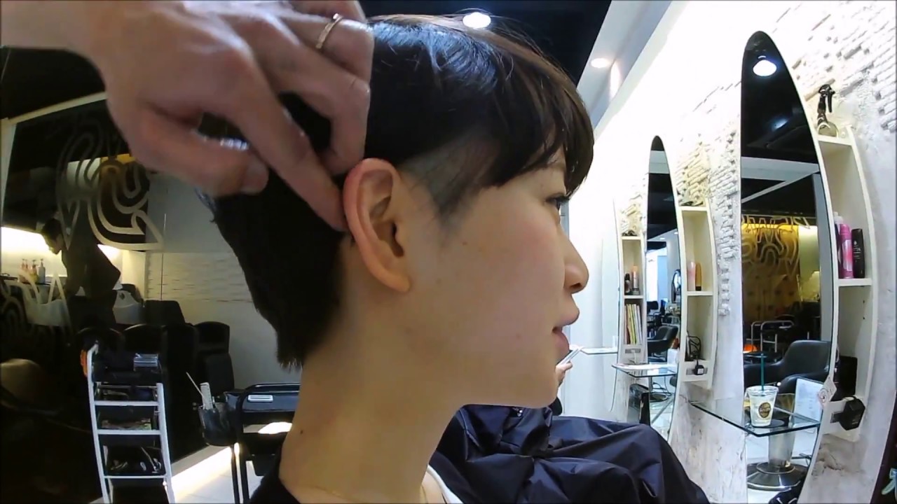 耳出しマッシュショート女子！サイドはバリカンで、、、