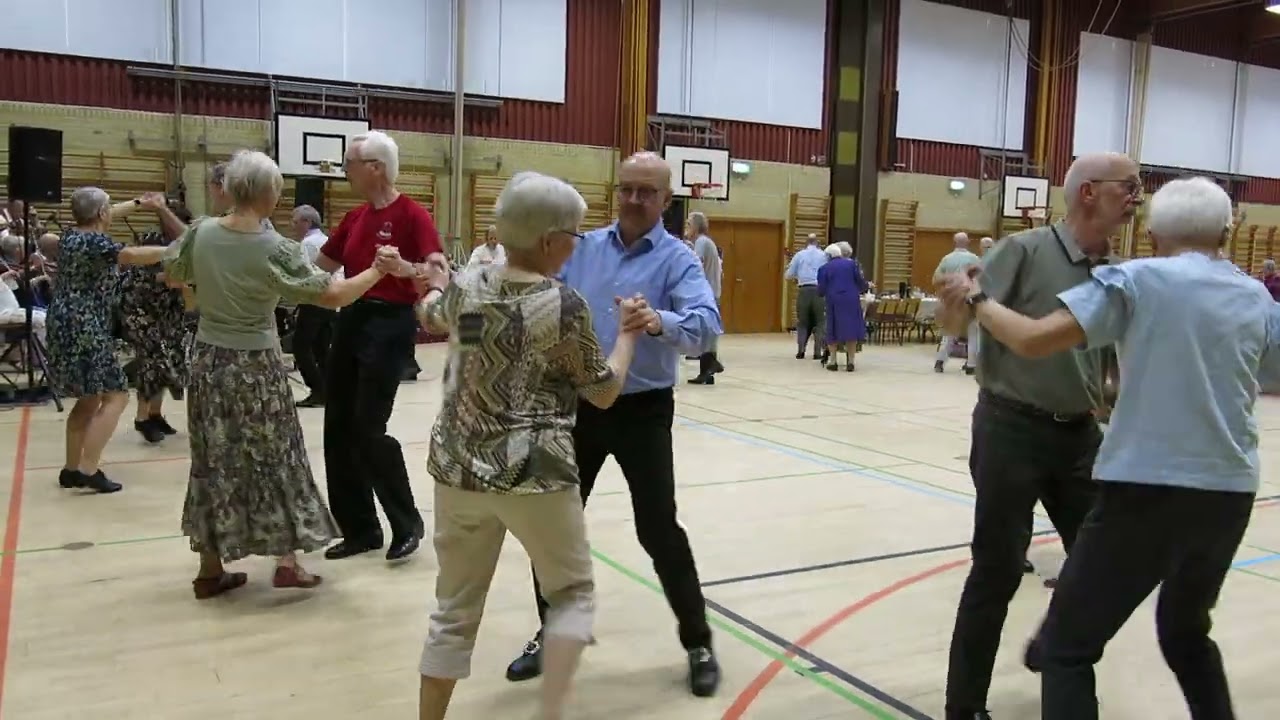 Den lille Vendelbo (DK) / Stevns folkedansere fælles forårsbal