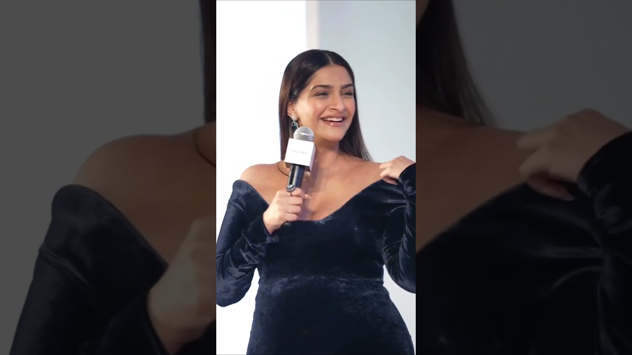 Sonam Kapoor shows off her baby bump #shortvideo