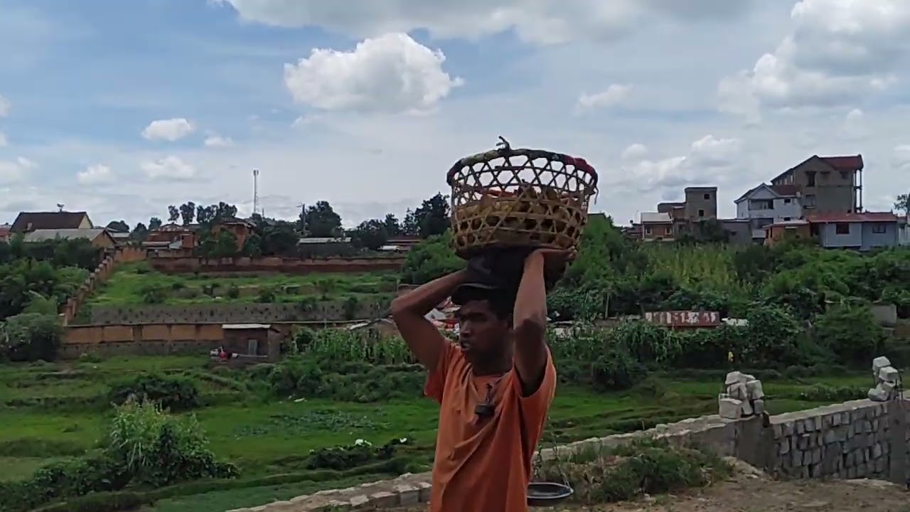 Ambohimena by Miarivola Mahazina to Ambavahadimangatsiaka Antsenakely - Streets view Antsirabe Mada