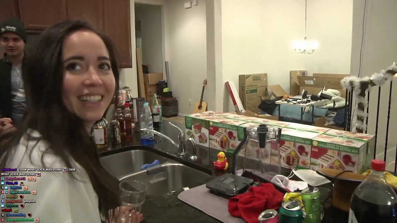 Maya is getting people drunk - esfandtv Pre-Christmas Ft Jinnyttv, Mizkif, CrazySlick, Maya Higa