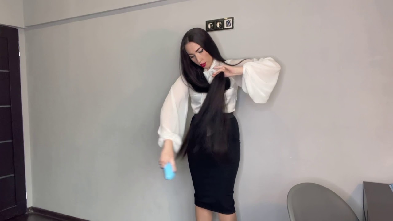Super high ponytail or super high bun? Preview