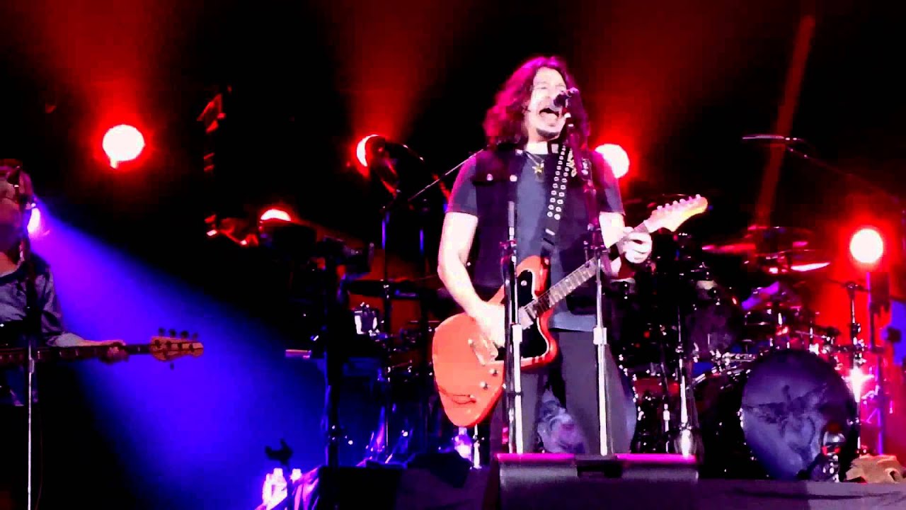 Phil X took lead vocal !!! Bon Jovi in Osaka & Tokyo 2013.12.3-4