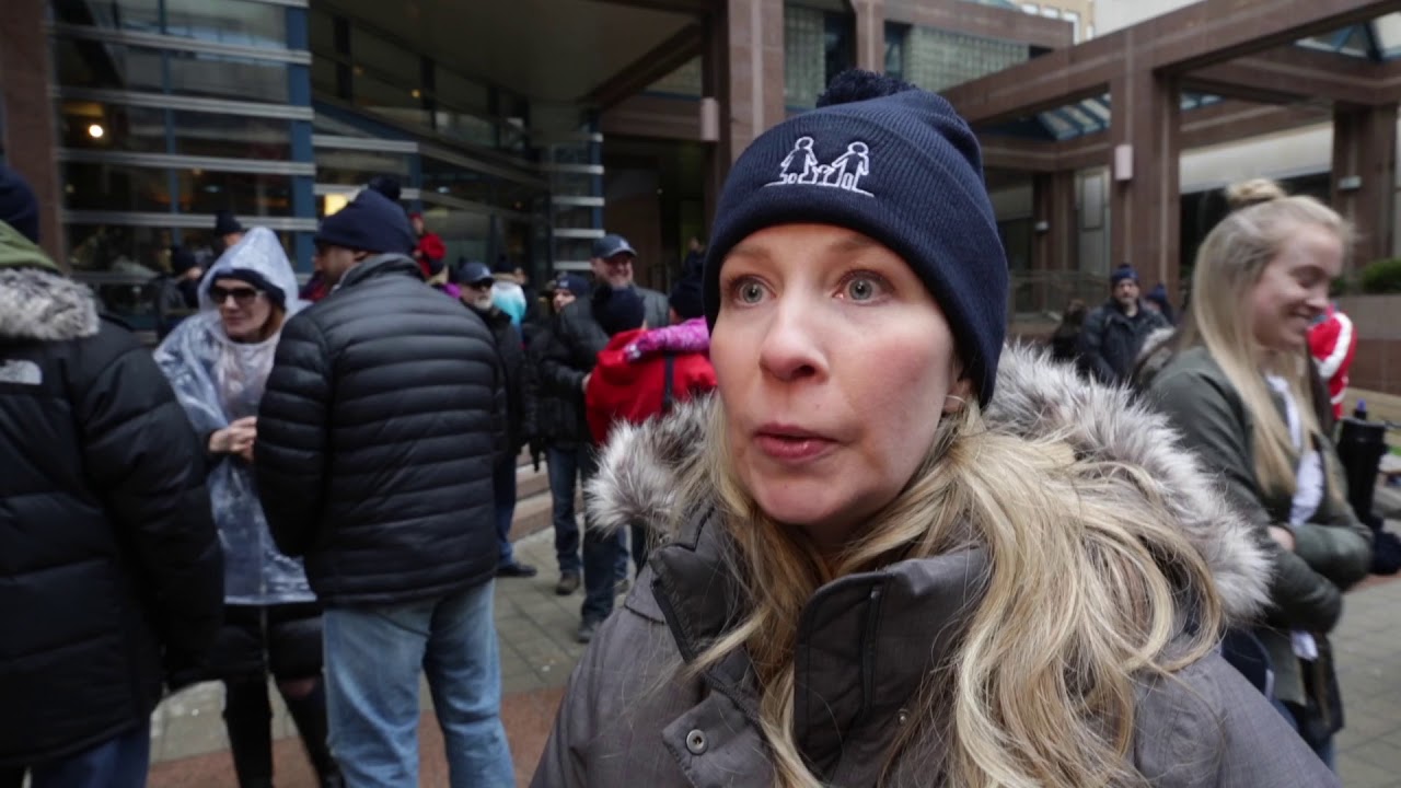 Cops' Families Protest Conditions