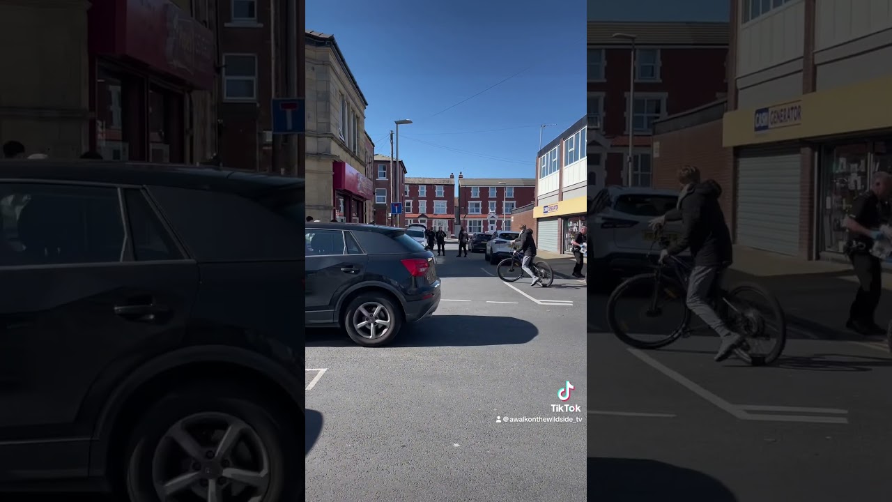 Kicking off in Blackpool: Police Incident South Shore 👮&zwj;♀️👮&zwj;♂️🚁 #blackpool #police #incident