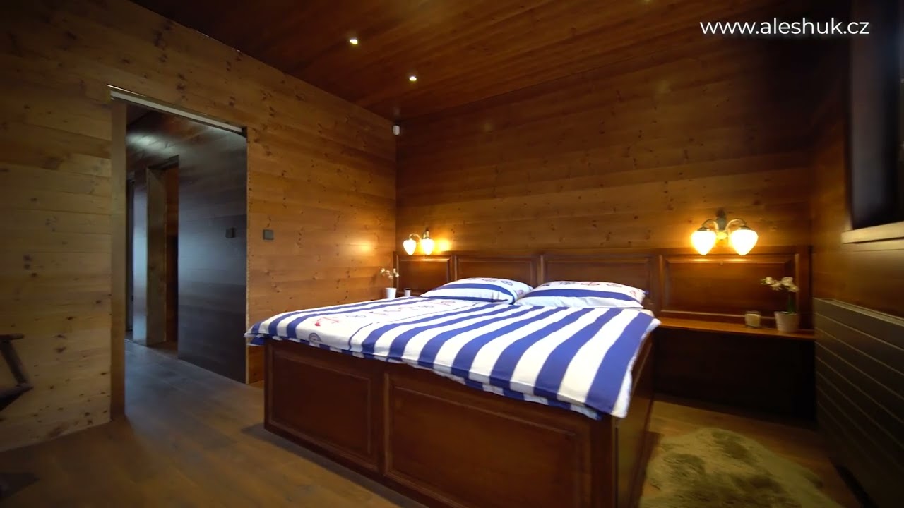 Houseboat s kotvištěm na Orlíku