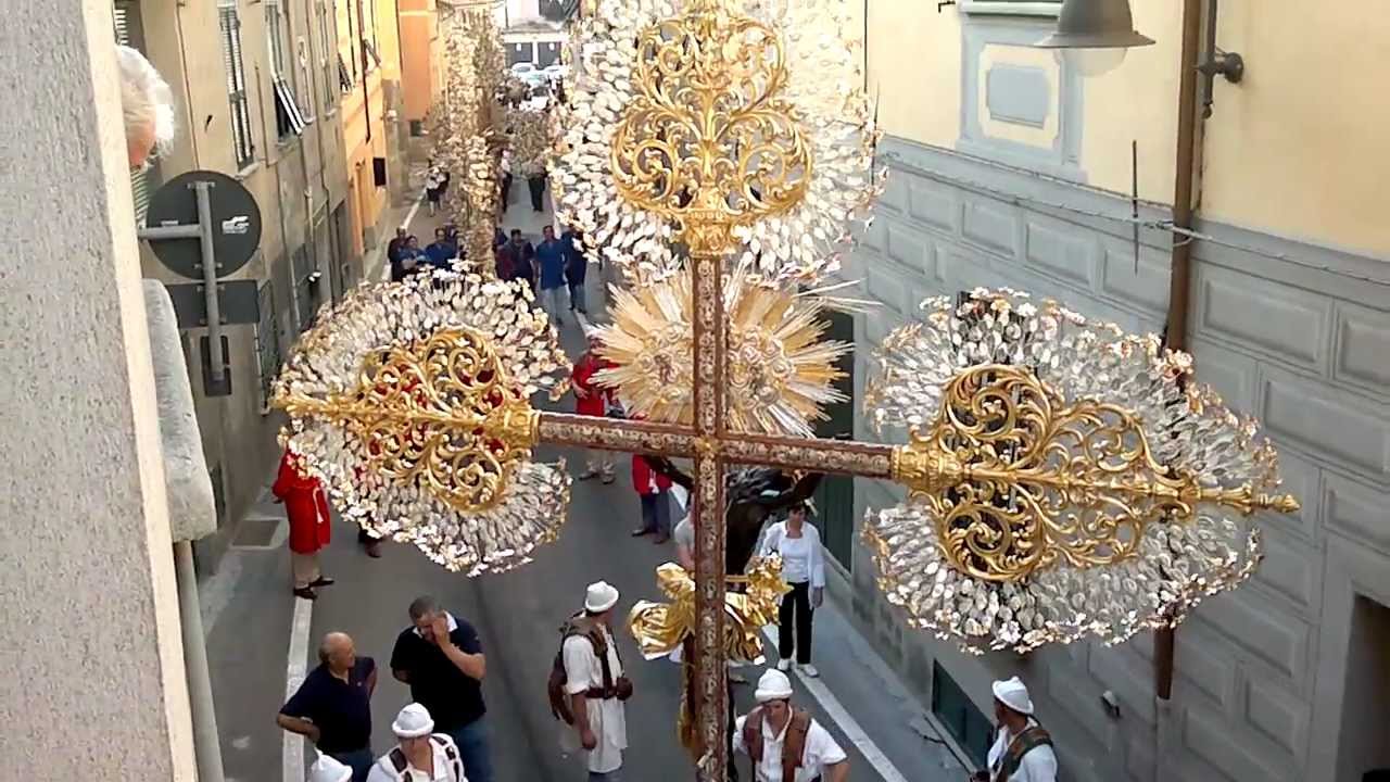 Gavi 2012 - Processione del Corpus Domini - Cambio del Cristo Nero
