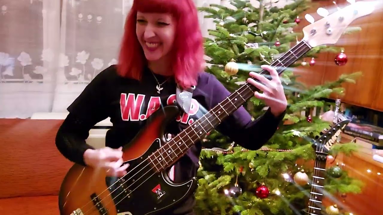 Ozzy - Shot in the Dark - Bass cover by Vivien S&aacute;ndor