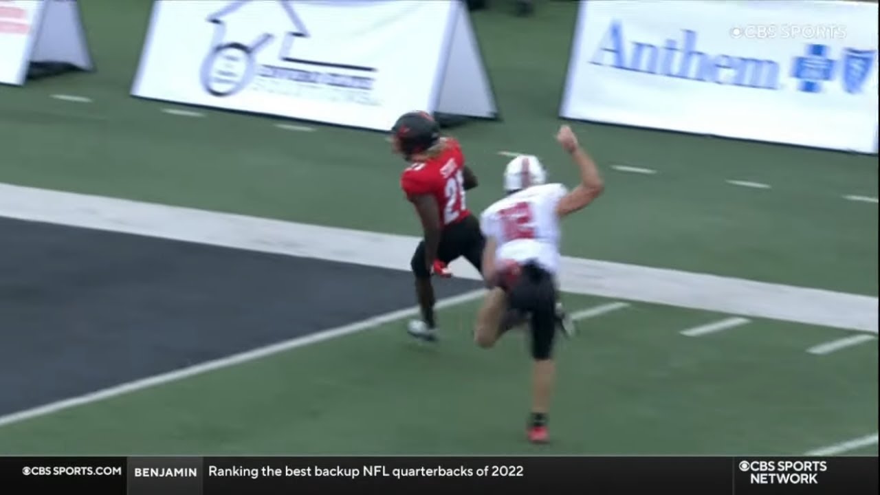 what is the Austin Peay QB doing 💀