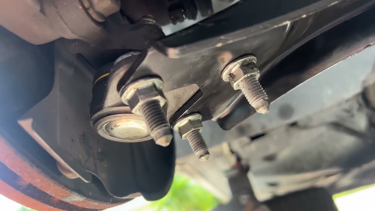 Как заменить нижние рычаги подвески со стороны водителя и пассажира на вашем Volkswagen Passat 20...