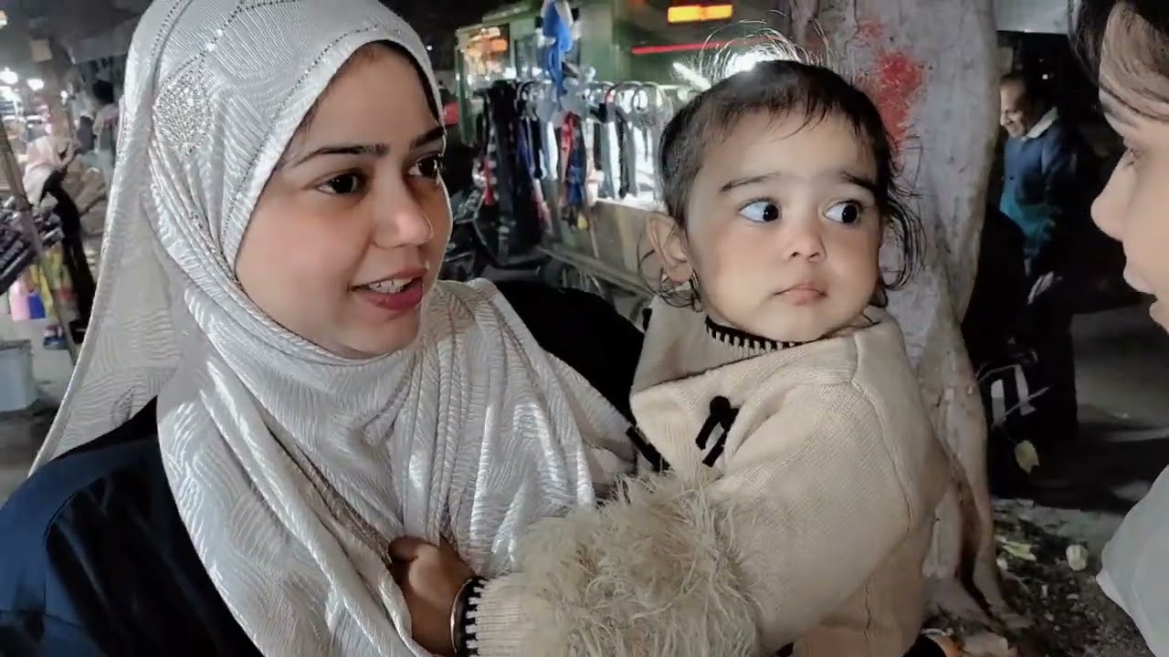 Zubi ne kiya aaj k vlog start,Pizza khane gye , thand me khayi khulfi, zara ne kiya pareshan