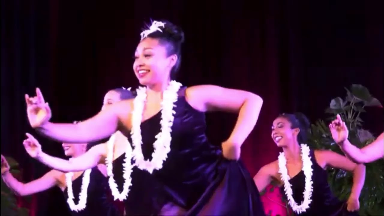 Halau Na Mamo O Pu'uanahulu and Natalie Kamau'u