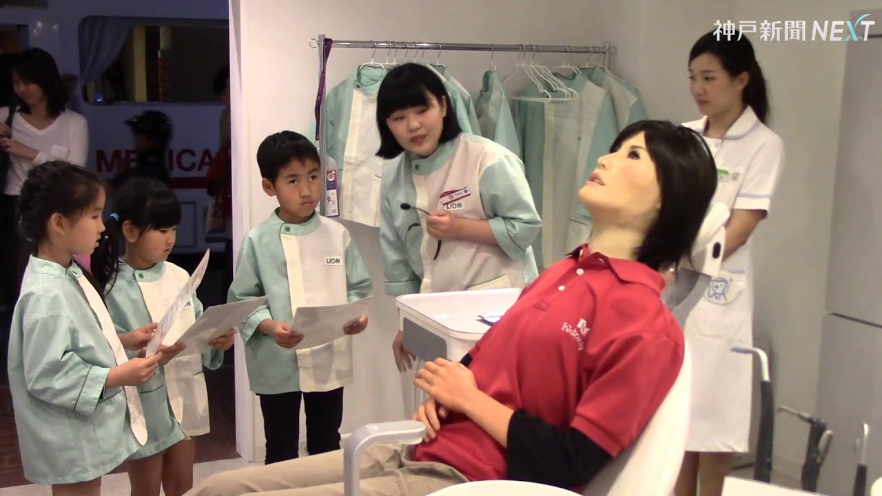 ロボット使い歯科治療を体験　キッザニア甲子園