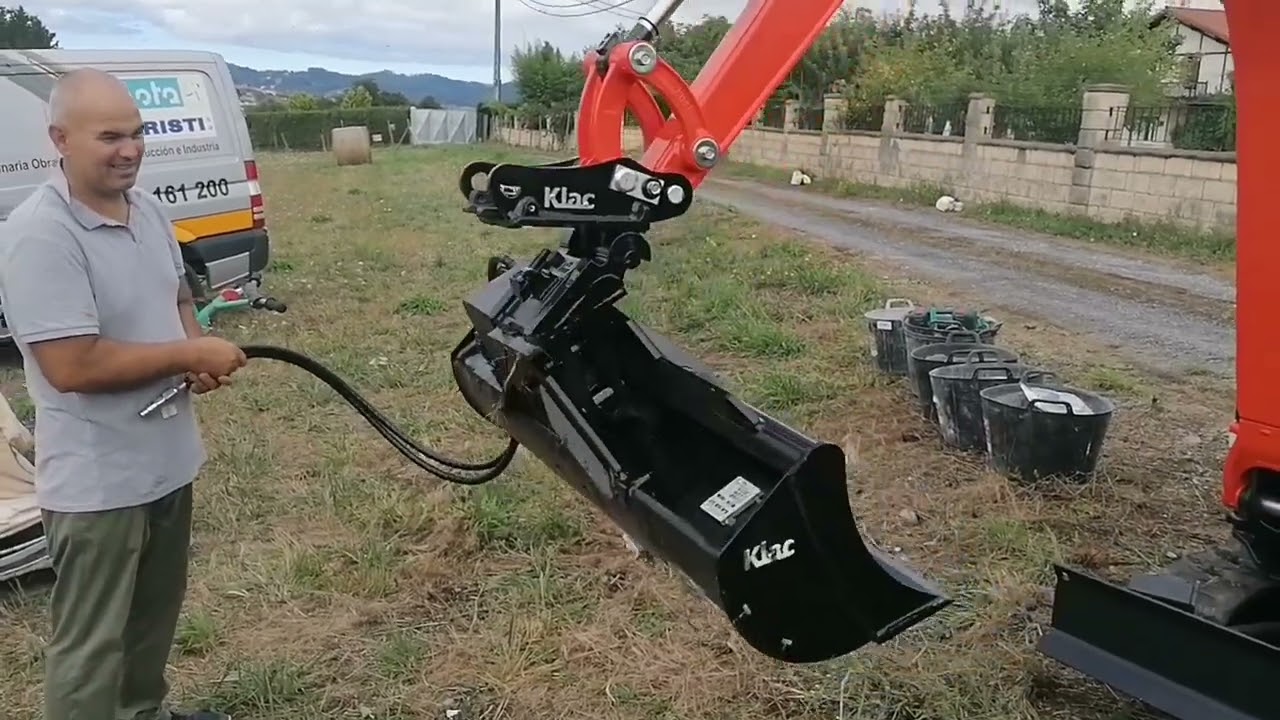 Assembling the tipping bucket attachment Kubota KX019-4