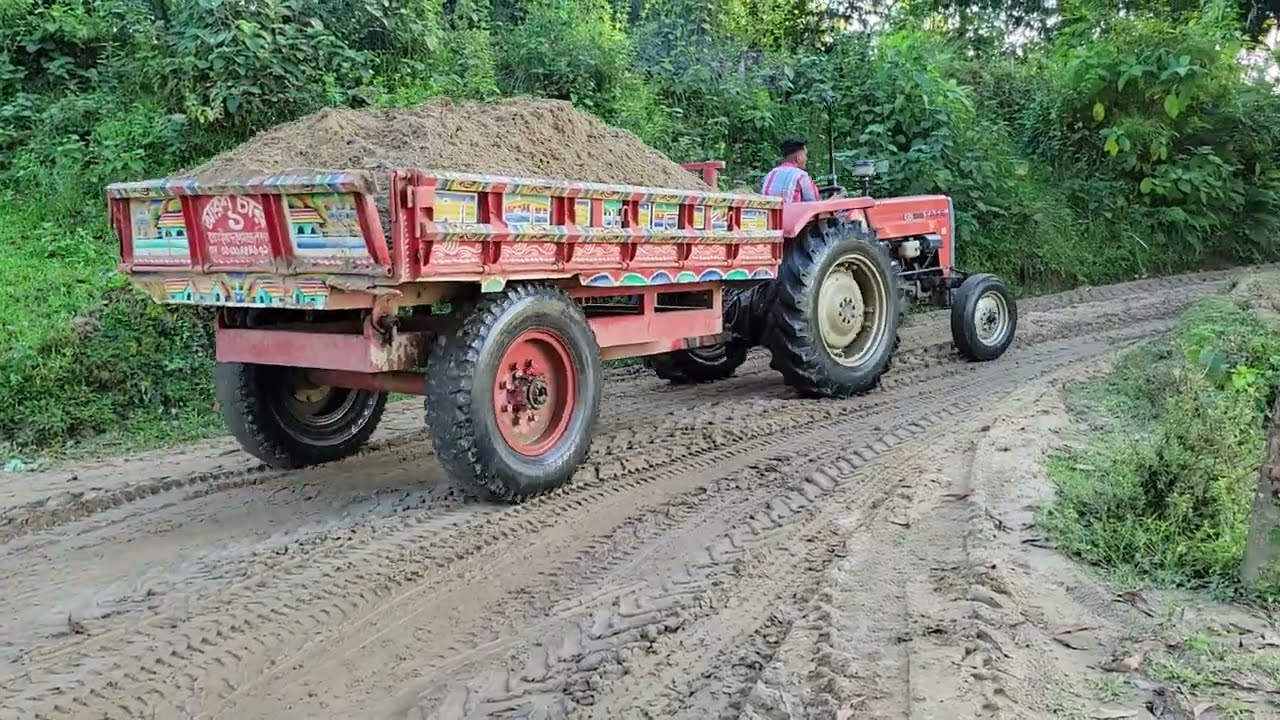 Tractor Video ট্রাক্টর গুলো শক্তি দিয়ে মাঠে কাজ করছে