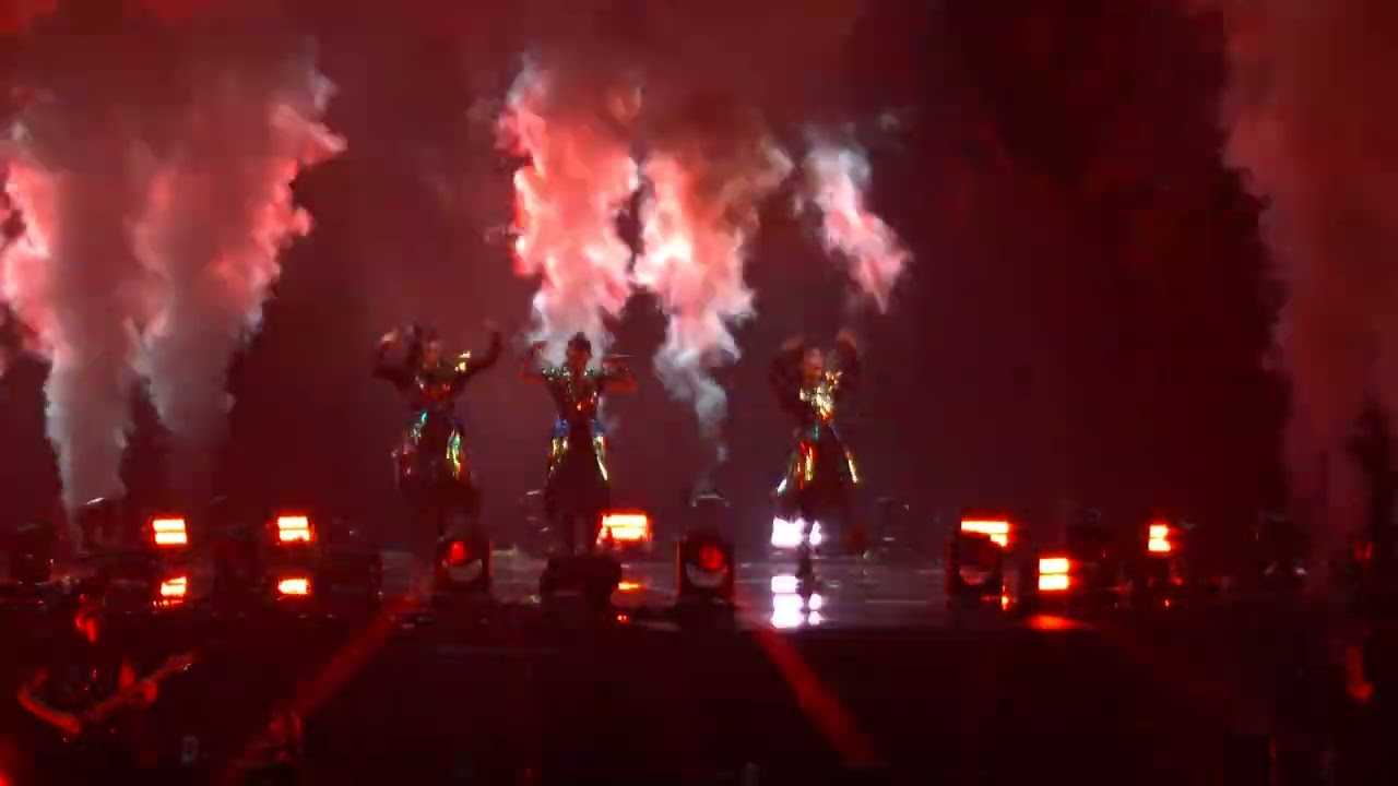 BABYMETAL - Gimme Chocolate!! | Intuit Dome LA [251101] #BABYMETAL