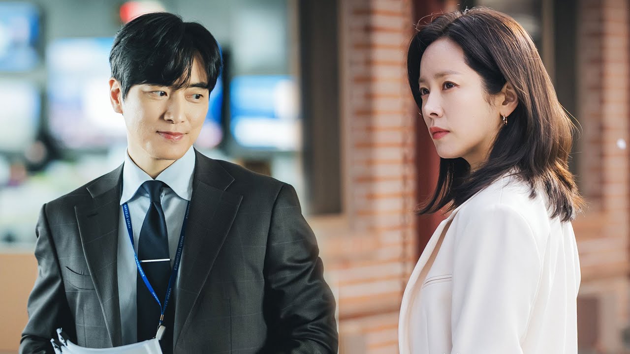 The Beautiful Ceo Exposes Her Competitor's Plot and Starts a Sweet Romance with Her Male Secretary.