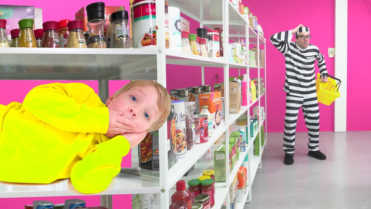Амелия показывает Артуру, как нужно себя вести в супермаркете. 🛒🤣Видео «Перемотка назад» за 4 ква...