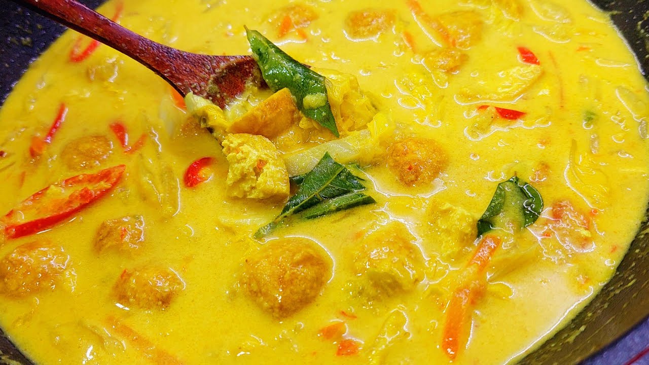 Kobis Masak Lemak| Kobis Sothi – Easy Cabbage in Coconut Milk Recipe (Vegetarian)