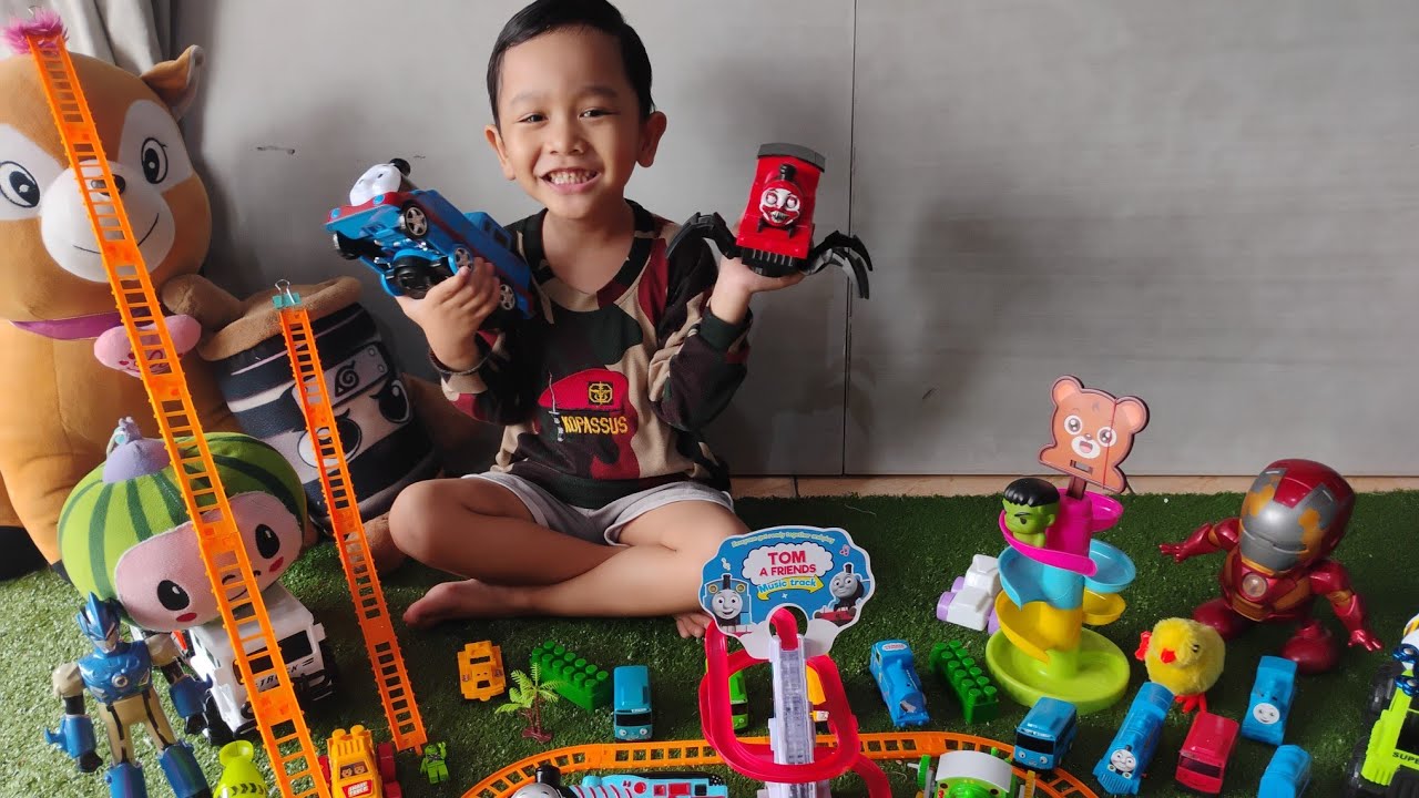 BERMAIN BERSAMA GOGO MAINAN BARU THOMAS AND FRIENDS DAN TAYO SI BUS KECIL