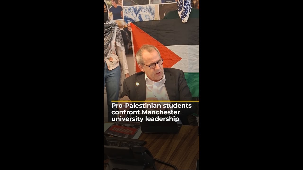 Pro-Palestinian students confront University of Manchester leadership | AJ #shorts
