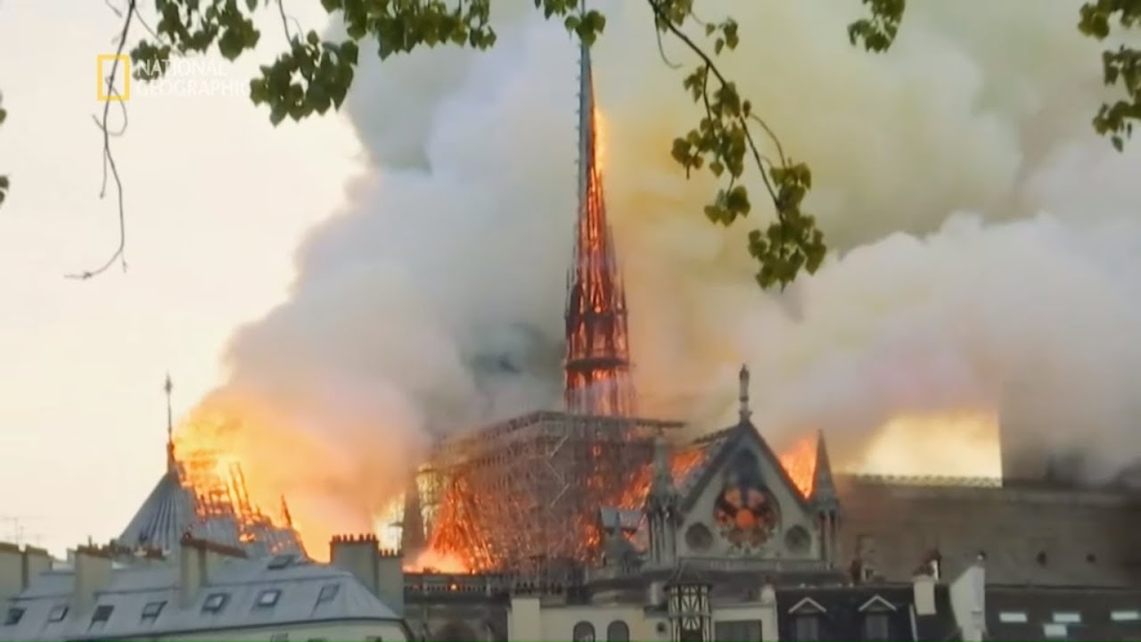 Musieli ratować najcenniejsze dzieła sztuki przed płomieniami [Notre Dame w ogniu]