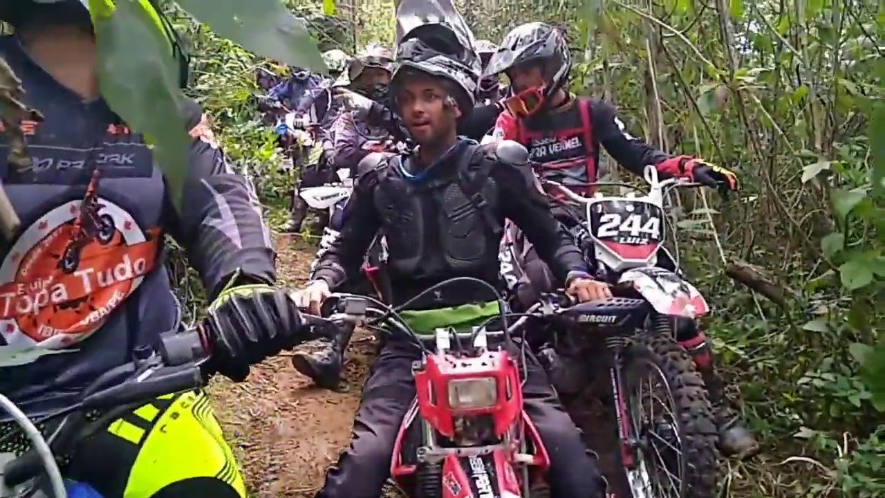 1 passeio de  terra vermelha