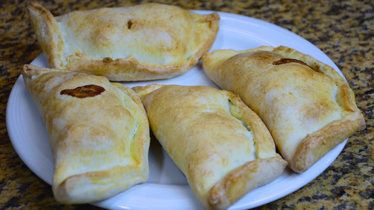 Chilean Baked Empanadas / Empanadas al horno