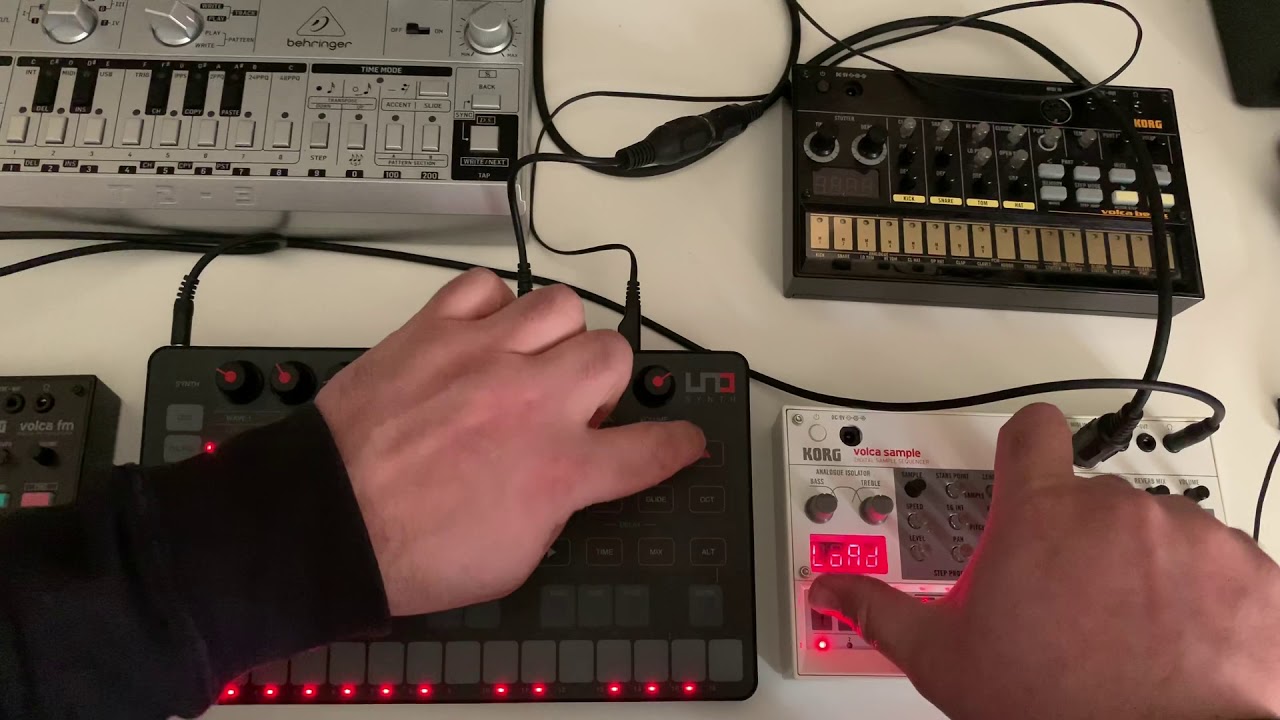 IK UNO Synth & Korg Volca Sample - Techno Session Jam 🔈🔉📢