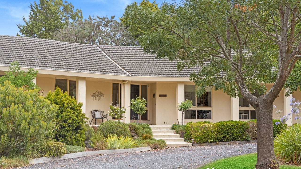 9 Avonwood Road, Narre Warren North VIC 3804!