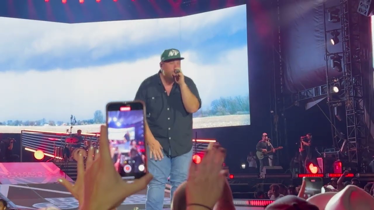 Luke Combs - “Ain't No Love In Oklahoma” at MetLife Stadium, East Rutherford, NJ