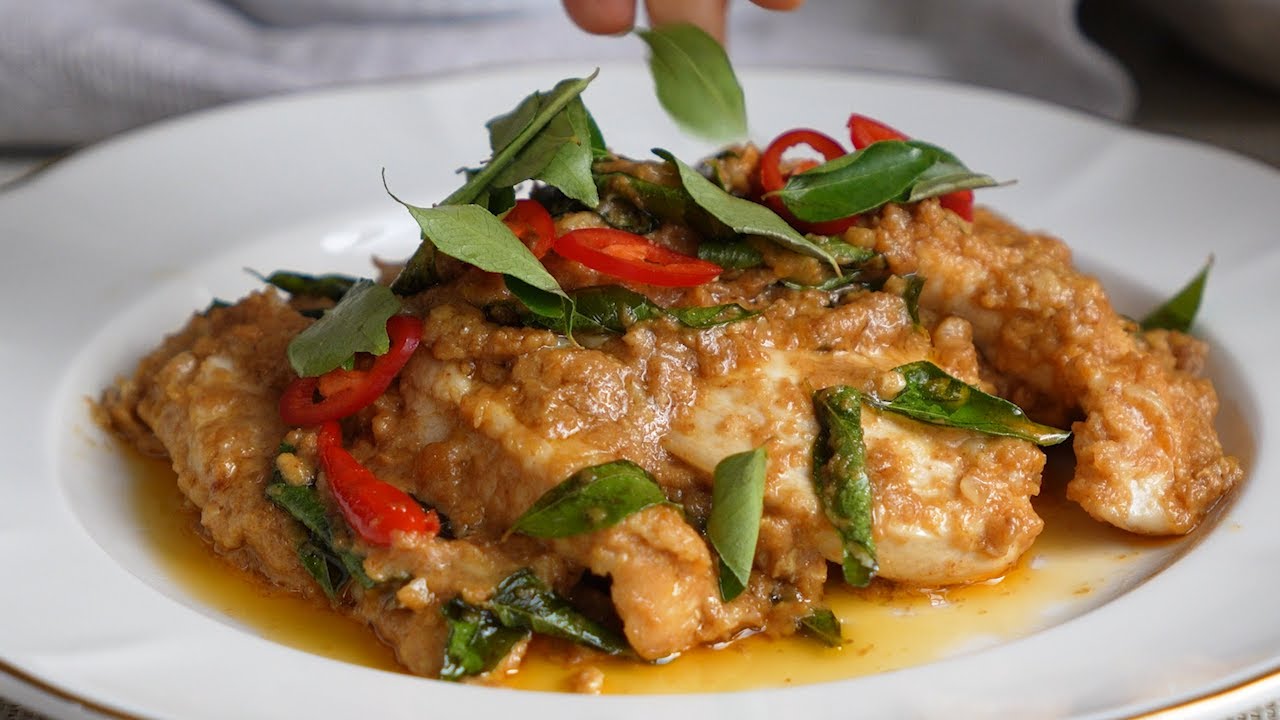 Popular Malaysian-Style Salted Egg Chicken Recipe | Healthier version (Not deep-fried)