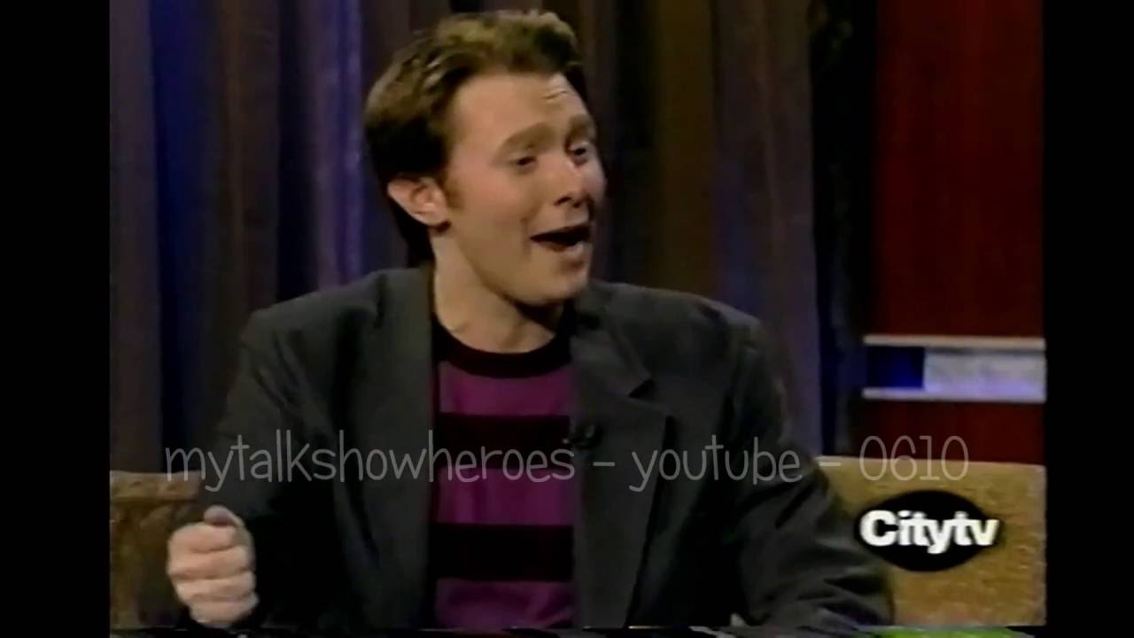 CLAY AIKEN HAS FUN