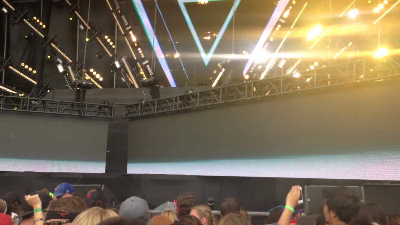 Porter Robinson - Flicker (Mat Zo Remix) Live at VELD 2015