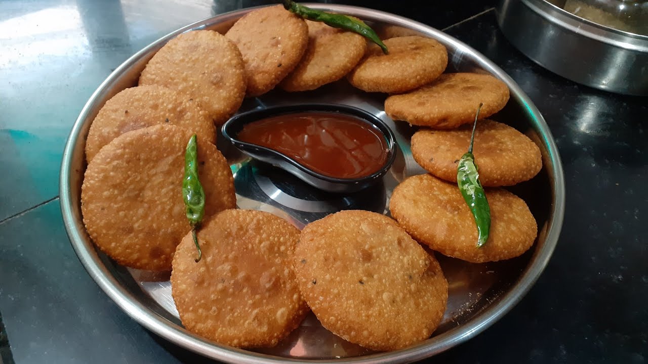 इस तरह से बनाएं खस्ता और चटपटी मटर की टेस्टी कचौरी की रेसिपी|Matar Kachori Recipe|Cookwithmkitchen