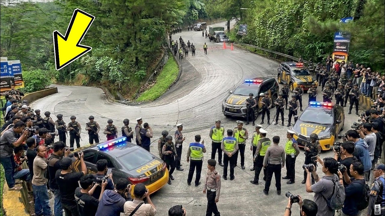 GEMPAR !!! DIREKAM SEMUA ORANG, Truk Dari Eropa Seharga 5 Miliar Akan Melintasi Jalur Sitinjau Lauik