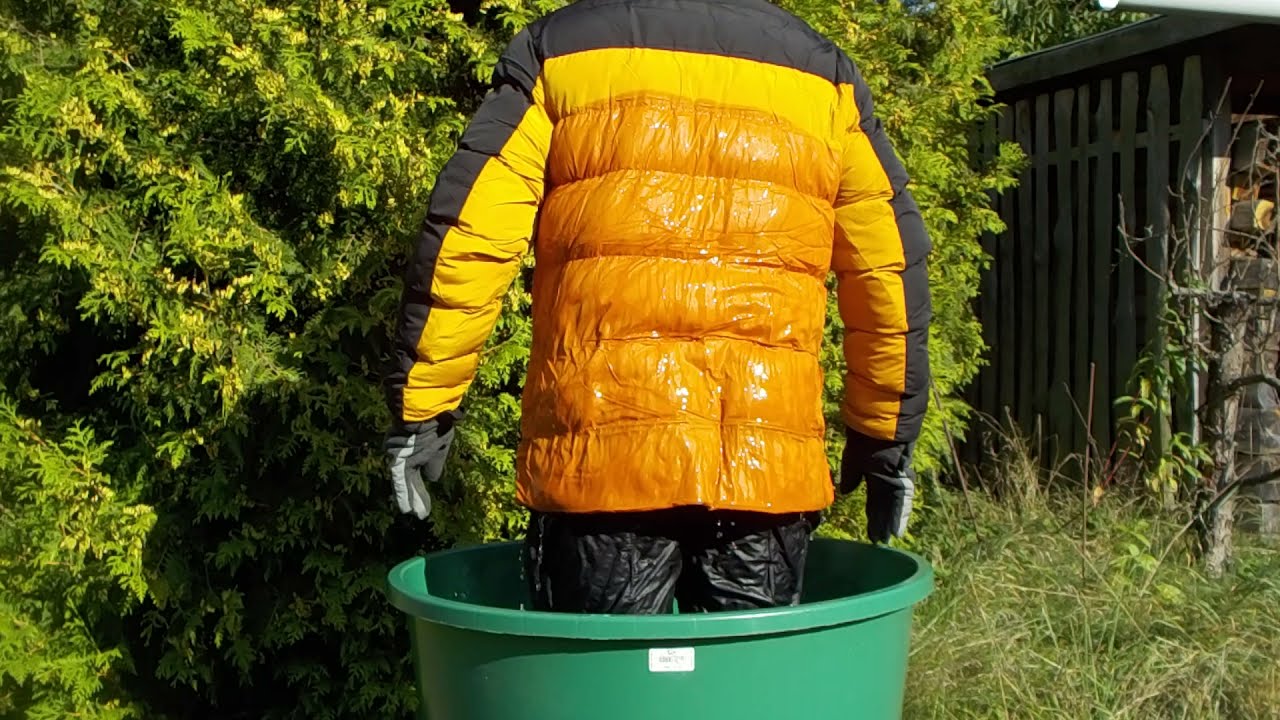 wetlook: Steppjacke wird nass