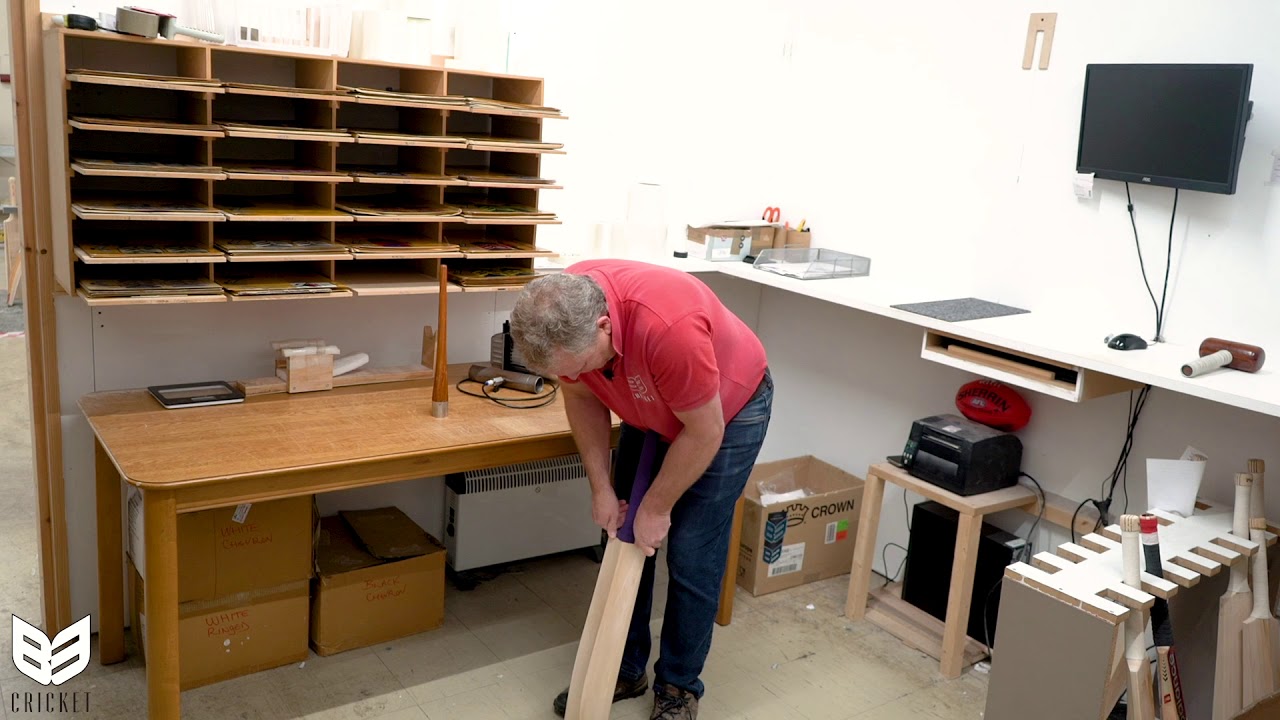 How to…  Fit a Grip to a Cricket Bat
