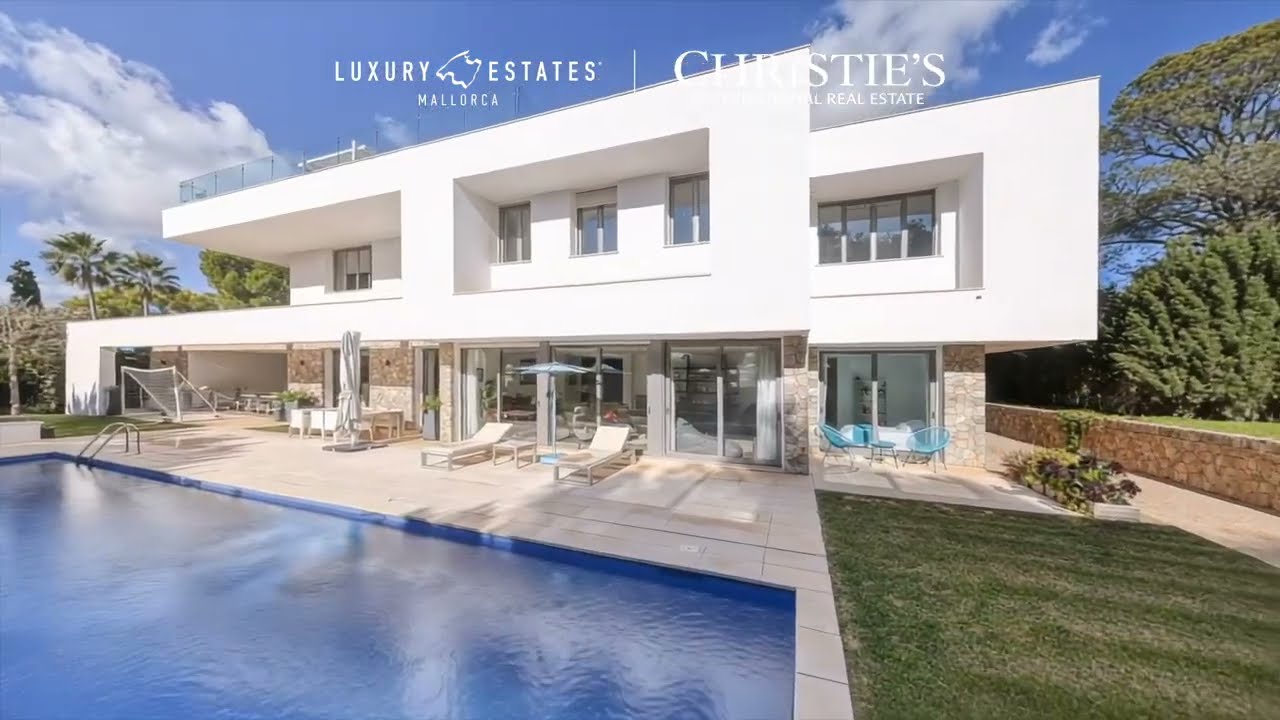 Villa in Nova Santa Ponsa | Flat Plot, Privacy & 360&deg; Roof Terrace Views