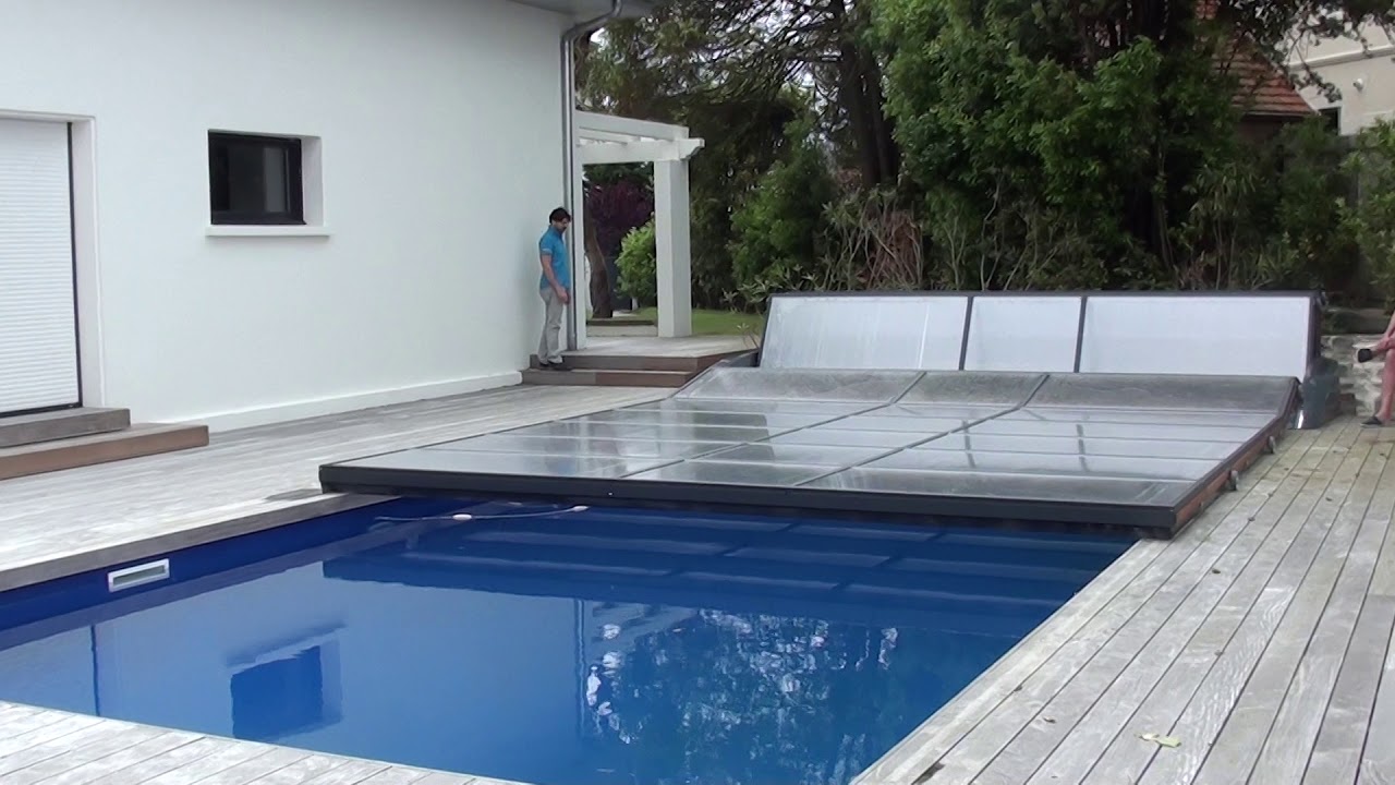 Abri piscine plat motorisé Piatto | Abridéal - Inventeur de l'abri de piscine