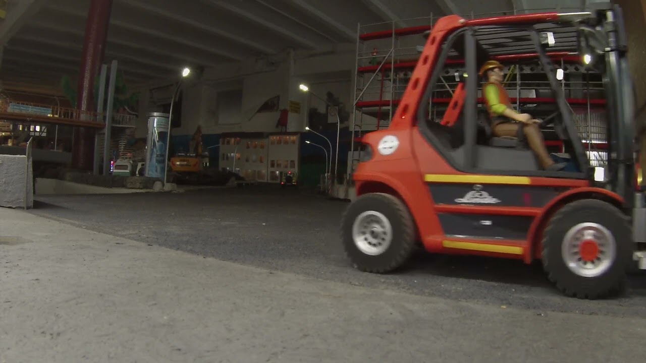 RC Forklift in action - RC Gabelstpapler in Action