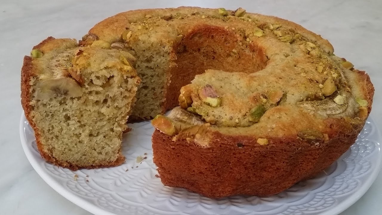 Banana and pistachio cake - Bizcocho de plátano y pistacho