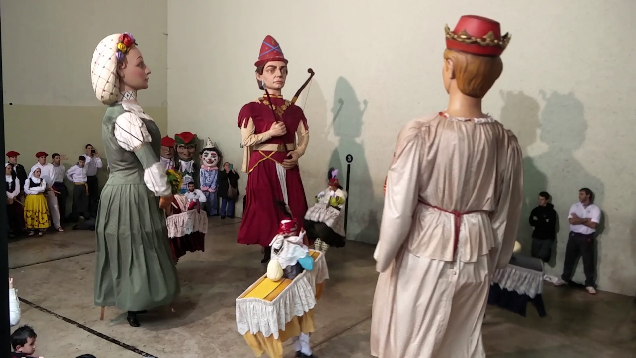 IRUÑEKO ALDE ZAHARREKO ERRALDOIEN 15. URTEURRENA - 15º ANIVERSARIO GIGANTES CASCO VIEJO PAMPLONA