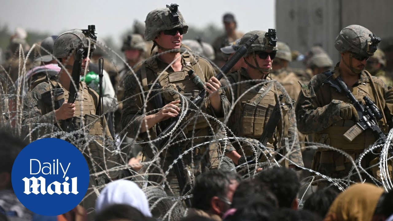 Crowds gather in chaos outside of Kabul airport