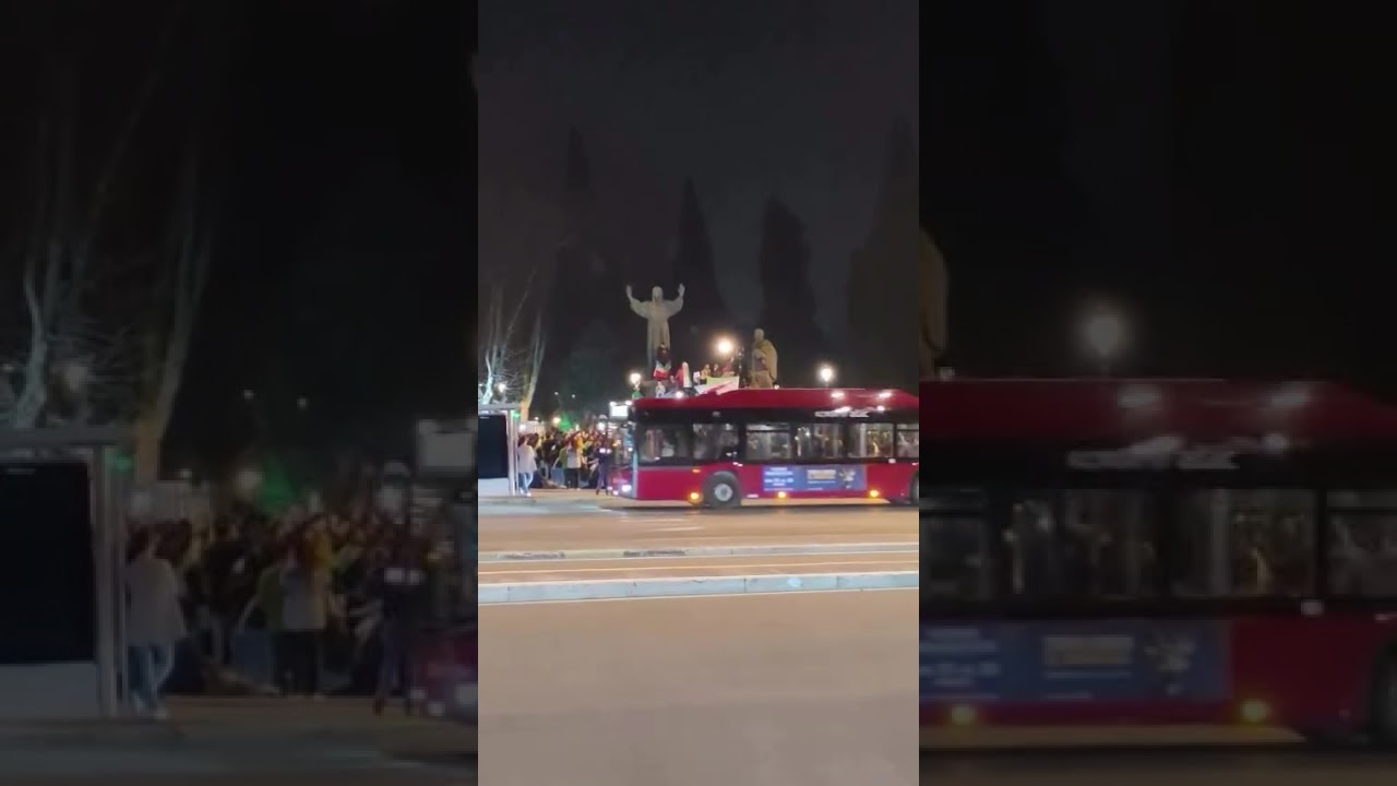 🔴 Festa nelle piazze italiane: da Roma a Bologna gli iraniani festeggiano per la morte di Khamenei.
