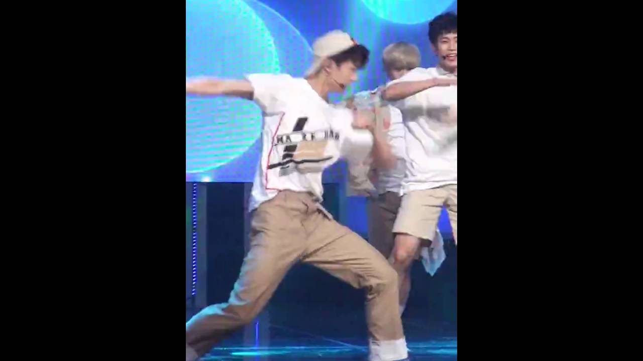 [MPD직캠] 아스트로 문빈 직캠 숨가빠 Breathless ASTRO Moonbin Fancam @엠카운트다운_160707