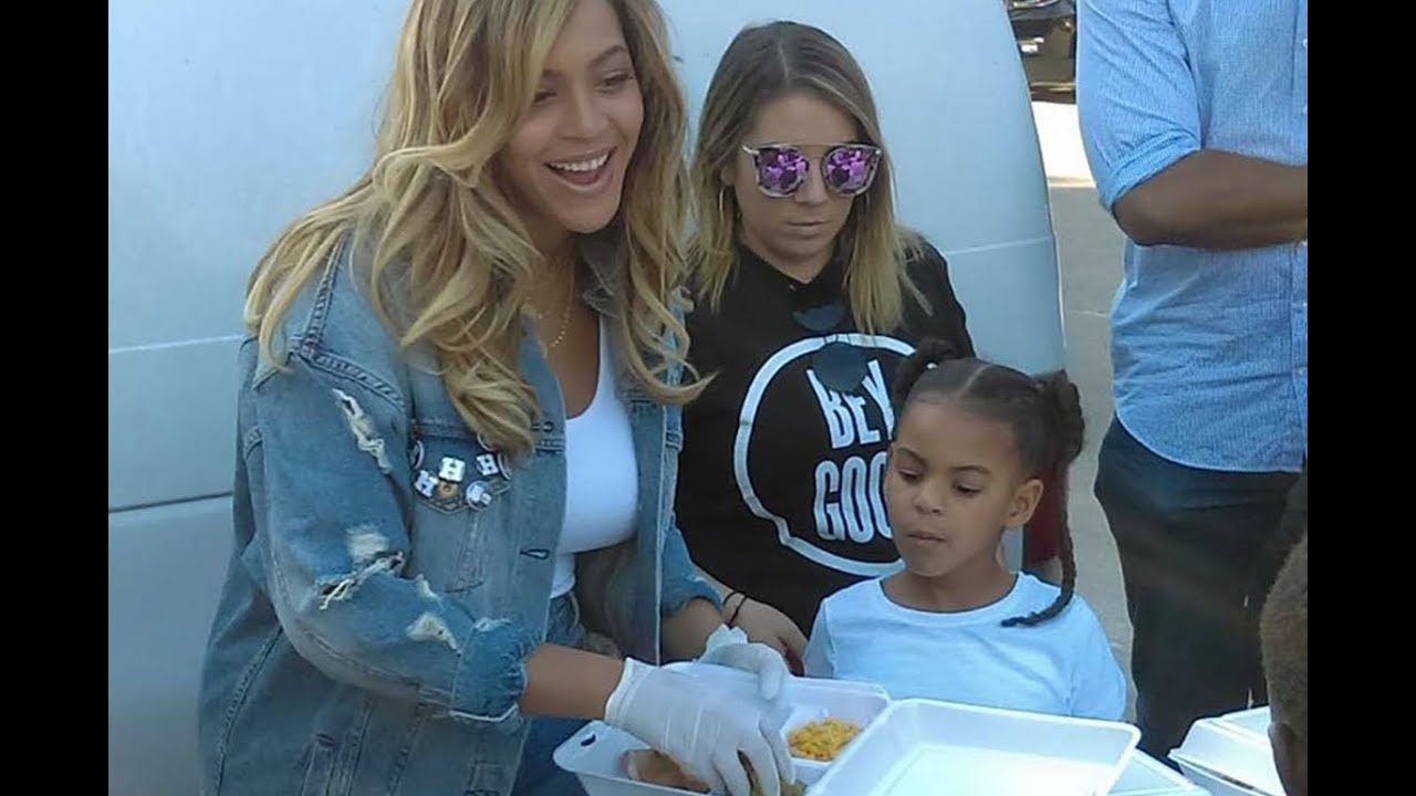 Blue Ivy Aint Feeling Random Guy Trying To Sing For Beyonce At Hurricane Harvey Food Rally