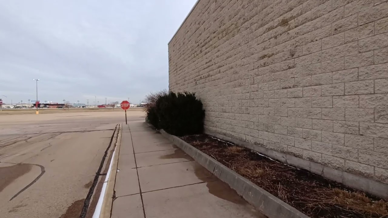 STILL ABANDONED!!! JCPenney. Peru IL